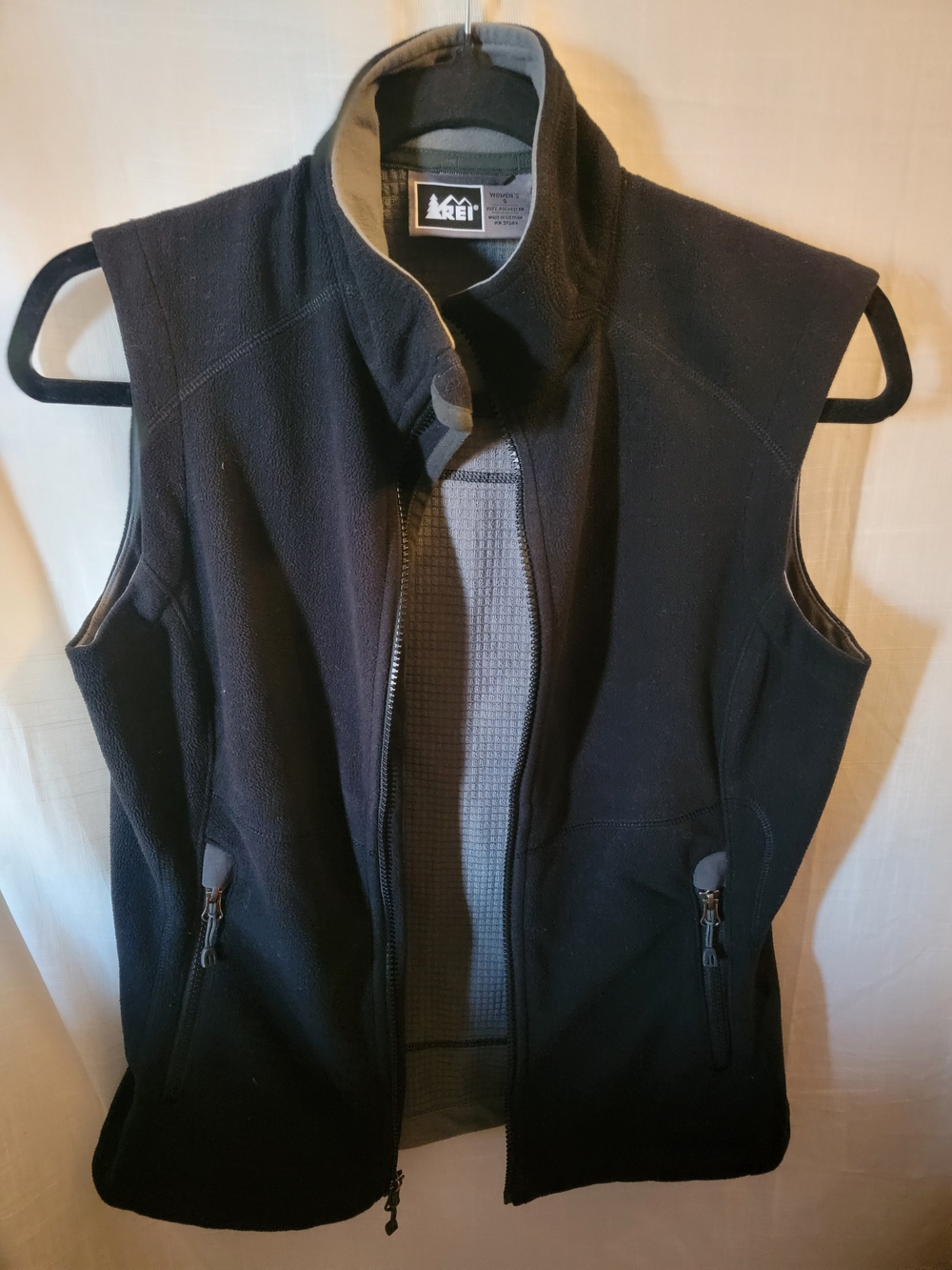 REI Women’s Black Zip-Front Fleece Vest